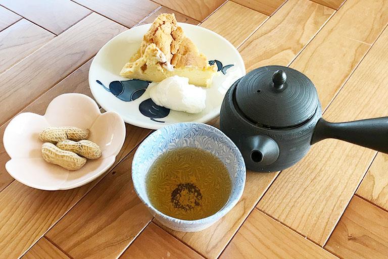 「茶蔵園」様の茶葉を使用した、日本茶をお出ししています